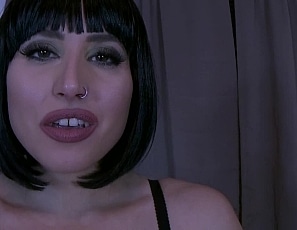 MOUTH FETISH Galas Seductive Vampire Shows Off Her Mouth